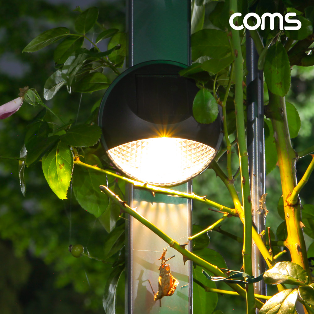 Coms 태양광 LED 정원등 벽걸이형 인테리어조명 (2개입) 잔디등 야외등 전원주택 테라스 조명등 데크등