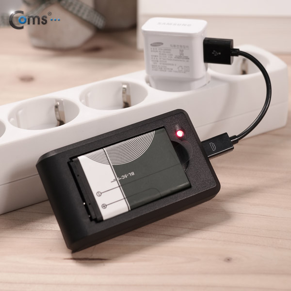 Coms 충전기(리튬이온 BL-5C/BL-4C), 충전용 Micro USB 케이블 포함