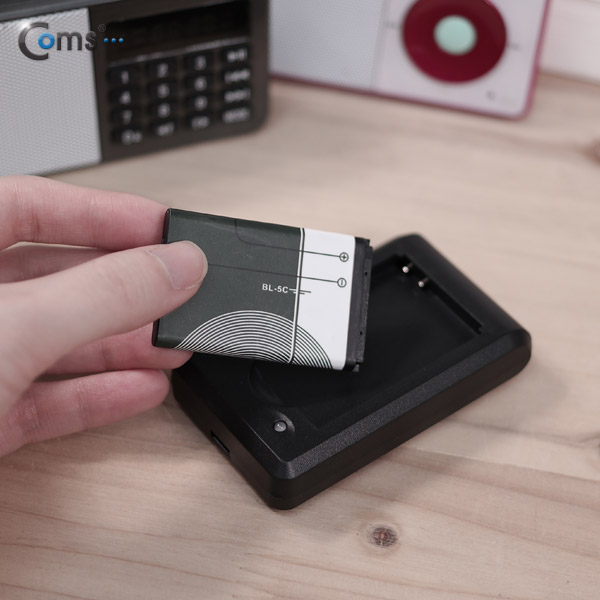 Coms 충전기(리튬이온 BL-5C/BL-4C), 충전용 Micro USB 케이블 포함