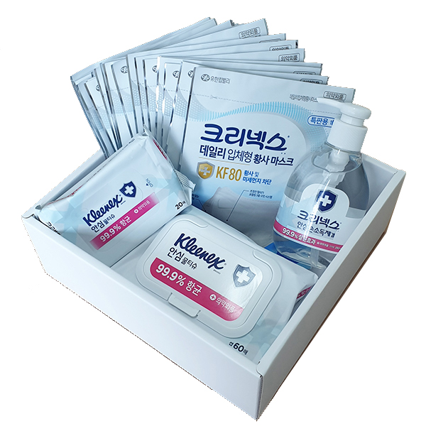 크리넥스 마스크 KF80 20장 물티슈60매x1 20매x1 손소독 1개 선물박스 YK025